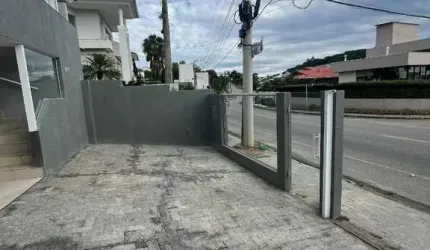 Casa com Piscina e Salão de Festas Mobiliado à Venda - 3 Dormitórios na Pedra Branca, Palhoça