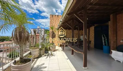 Cobertura com Piscina e Área Gourmet na Praia do Tombo - Guarujá/SP