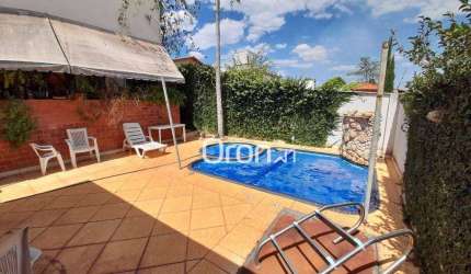 Sobrado com 5 dormitórios à venda, 203 m² por R$ 990.000,00 - Sítio de Recreio Ipê - Goiânia/GO