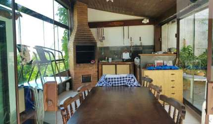 Ocean vende: Camboinhas, Niterói, Casa com 4 andares e um mezanino, com vista para o mar e lagoas.