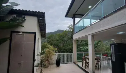 Ocean vende:  Itaipu, Condomínio Uba II, casa duplex 3 quartos sendo 2 suítes, closet, placa solar