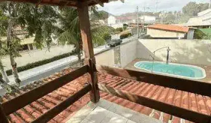 Ocean Vende:Piratininga, Casa Duplex, 3 quartos sendo 1 suíte com closet, piscina, churrasqueira