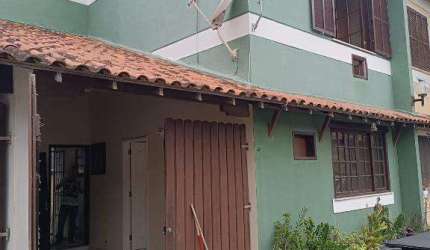 Ocean vende:  Itaipu, pequeno condomínio, casa 2 quartos, armários, escritório, dependência completa
