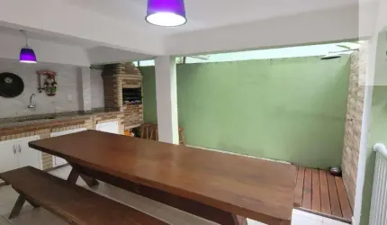 Ocean vende: Maria Paula, Casa duplex, 2 quartos com suítes, área gourmet, churrasqueira, planejados