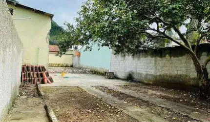 Ocean vende: Maricá, S.J. Imbassaí, terreno murado, portão automático, cimentado piso forte,  poço