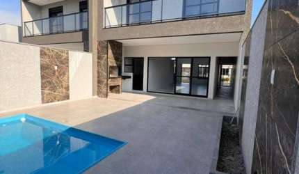 Sobrado alto padrão com Piscina, 3 suítes próximo ao Centro Matinhos-PR