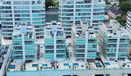 Cobertura mobiliada beira mar, 4 quartos, 2 vagas, piscina privativa.