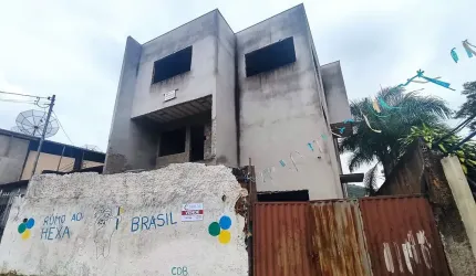 Casa Tríplex no Bairro Caladinho de Baixo, em Coronel Fabriciano!