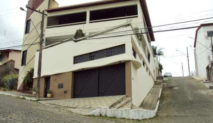 Excelente Casa na Rua Fausto Perim - Grã Duquesa