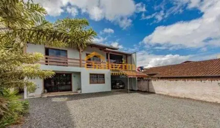Sobrado à Venda – Espaço e Ótima Localização Bairro Aventureiro, Joinville/SC