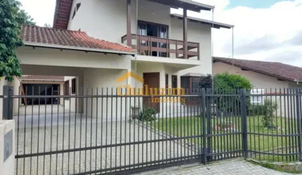 Casa com suíte e 3 quartos à venda no bairro Floresta, zona Sul de Joinville