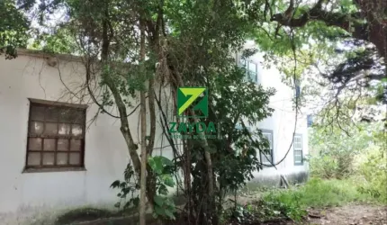 Casarão em terreno de 1.000 m², junto à Lagoa, em Tamoios - Cabo Frio.