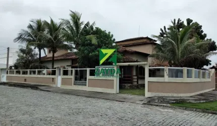 Casa de praia linear com 04 quartos, à beira mar, em Barra de São João.