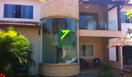 Casa de luxo à venda no Centro de Casimiro de Abreu-RJ: 5 quartos, 4 suítes, 1 sala, 5 banheiros, 7 vagas, 330m²!