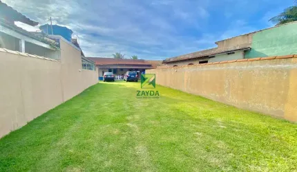 Casas à beira mar, no bairro Praia Santa Irene, em Barra de São João.