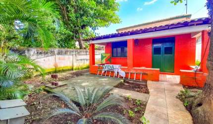 Casa linear com 03 quartos e quintal amplo, no Centro de Barra de São João.