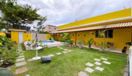 Casa à venda em Casimiro de Abreu-RJ, bairro Peixe Dourado II - Barra de São João! 3 quartos, 1 suíte, 2 salas, 3 banheiros, 2 vagas, 110m².