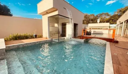 Belíssima Casa Térrea no Residencial Villa Verde - Senador Canedo