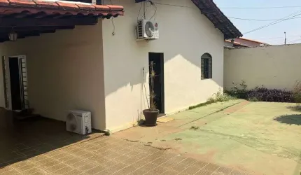 Casa à Venda com 4 quartos sendo 1 suíte, de 205,54 m² no Jardim América.