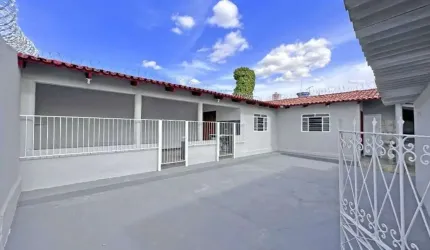 Casa à venda no Parque Amazônia com uma kitnet no fundo, de 374,00 m²