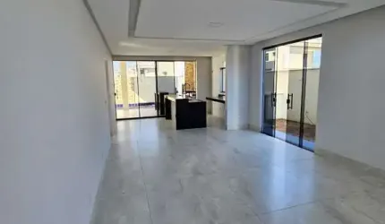 Sobrado de Alto Padrão com 4 Suítes e Lazer Completo no Parqville Jacarandá