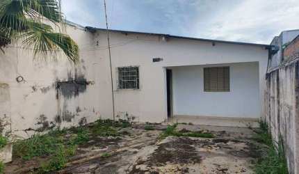 Casa no Cruzeiro do sul com 2 quartos + barracão com 2 quartos