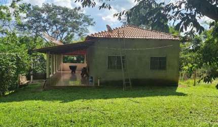 Chácara Condomínio Fechado com 3 quartos, Suíte, Área de Lazer completa.