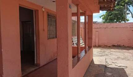 Casa à Venda com 3 quartos, 179,00 m² - Bairro Rodoviário.
