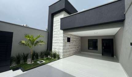 Casa à venda com 3 suítes e piscina no Jardim Atlântico