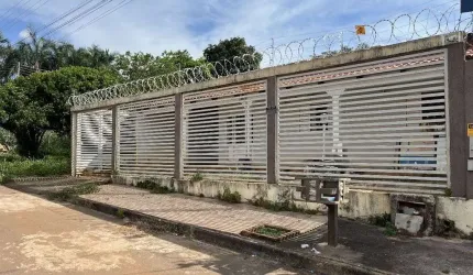 Casa à Venda com 3 quartos, sendo 1 suíte de 296,25 m².