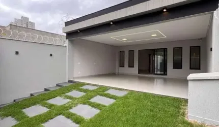 Casa com piscina no Jardim Atlântico