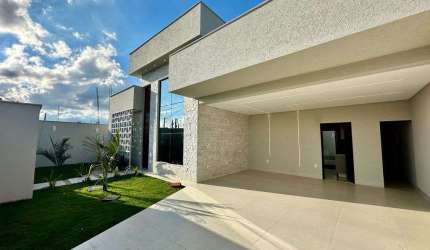 Casa três suítes com piscina próximo ao Jardins Madri