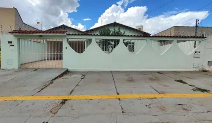 casa 3 quartos, avenida comercial, setor Santa Genoveva.