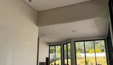 Casa de Condomínio à venda, em Senador Canedo, com 4 quartos e 300 m²