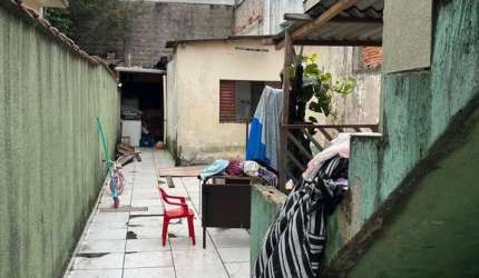 Casa à venda em São Paulo-SP, Parque dos Bancários: 4 quartos, 1 sala, 1 banheiro, 2 vagas, 100m². Imperdível!