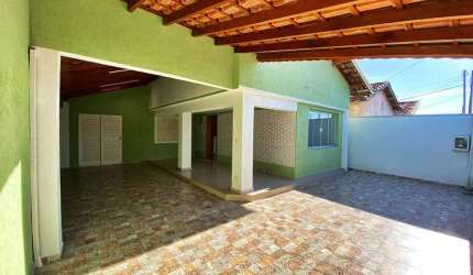 Casa à Venda, Chácara do Visconde, Taubaté - 3 Quartos, Edícula