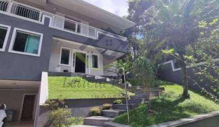 Sobrado com 3 dormitórios à venda, 298 m² por R$ 2.010.000,00 - Arujá Country Club - Arujá/SP