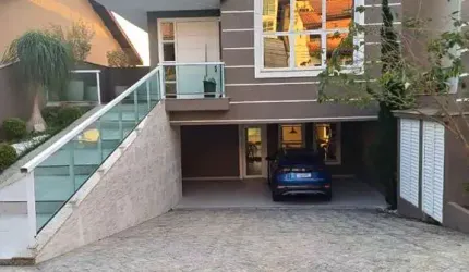 SOBRADO DE ALTO PADRÃO EM CONDOMÍNIO FECHADO