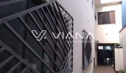 Sobrado à Venda com 3 Dormitórios no Bairro Santa Paula em São Caetano do Sul.