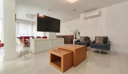 Linda cobertura Triplex, 377m2, 4 dorms, 3 suítes, 6 vgs em Moema, SP
