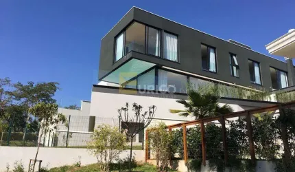 Casa à venda no Condomínio Residencial Itahye em Santana de Parnaíba/SP