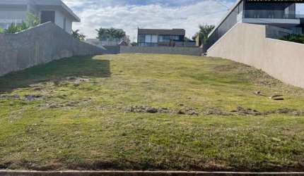 Terreno à venda no Condomínio Portal do Lago em Valinhos/SP