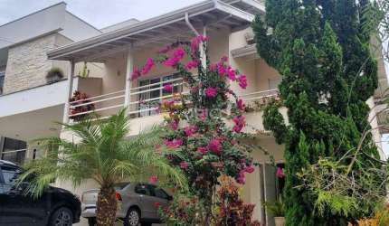 Casa a venda com quatro dormitórios sendo duas suítes no Condomínio Vila di treviso em Vinhedo/SP