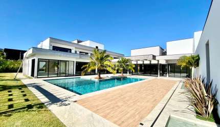 Maravilhosa mansão, altíssimo padrão, oferece luxo, conforto e lazer que você busca!