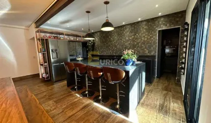 Casa térrea recém -reformada, três suítes, com edícula e piscina no Condomínio estância Marambaia em Vinhedo.