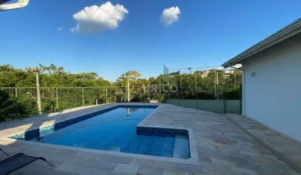 Casa térrea com vista para o lago no Cond. Vista Alegre- Vinhedo/SP.