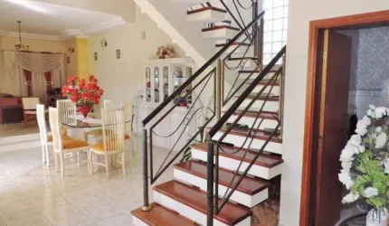 Casa sobrado à venda no Condomínio Vila Hípica I - Vinhedo - SP.