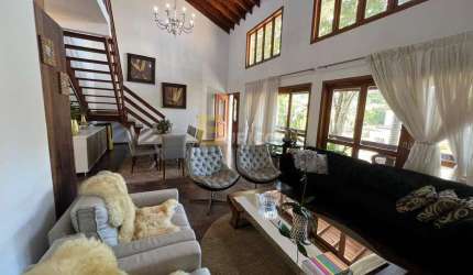 Casa sobrado a venda no condomínio Reserva dos Vinhedos