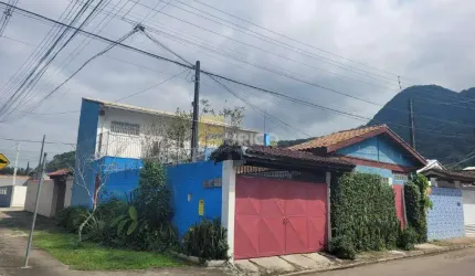 Casa à venda no Jardim Casa Branca em Caraguatatuba/SP