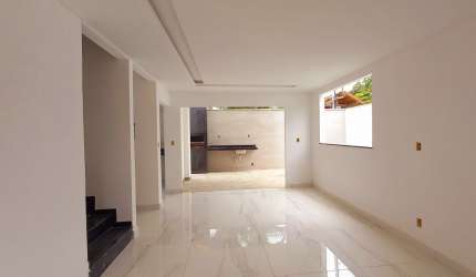 Casa à venda R$739.000,00 com 3 suítes 2 vagas  e area Gourmet - Juiz de Fora - MG